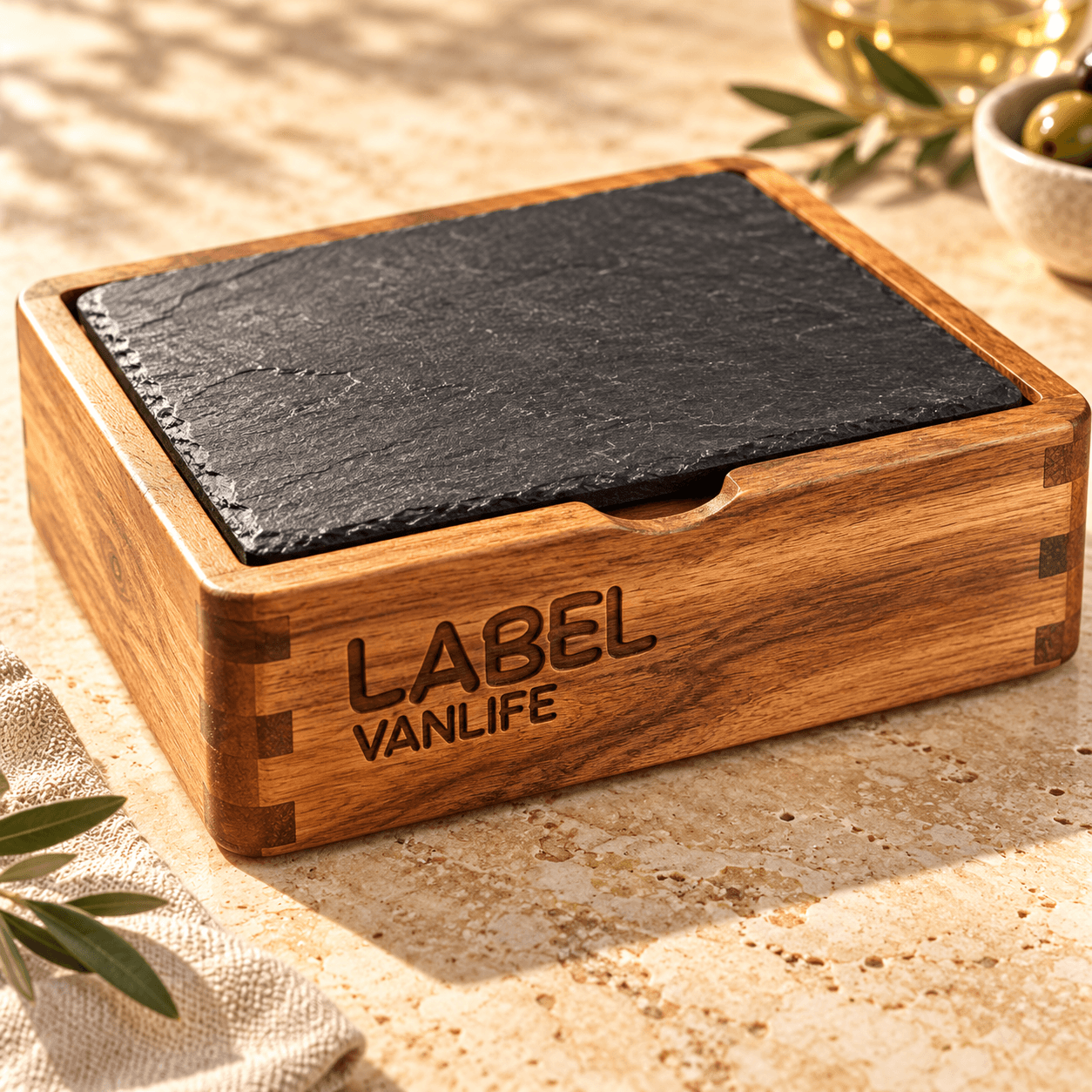 Coffret apéro en acacia et ardoise gravé — Le Coffre